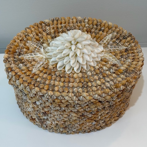 Shell Decorated Round Box - Picture 2 of 4